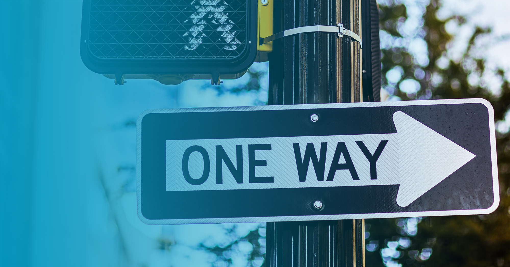 "One way" arrow street sign pointing to right