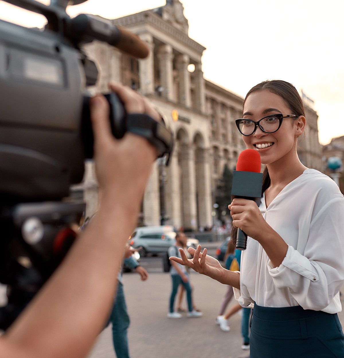 Woman broadcasting-1 Woman broadcasting-1